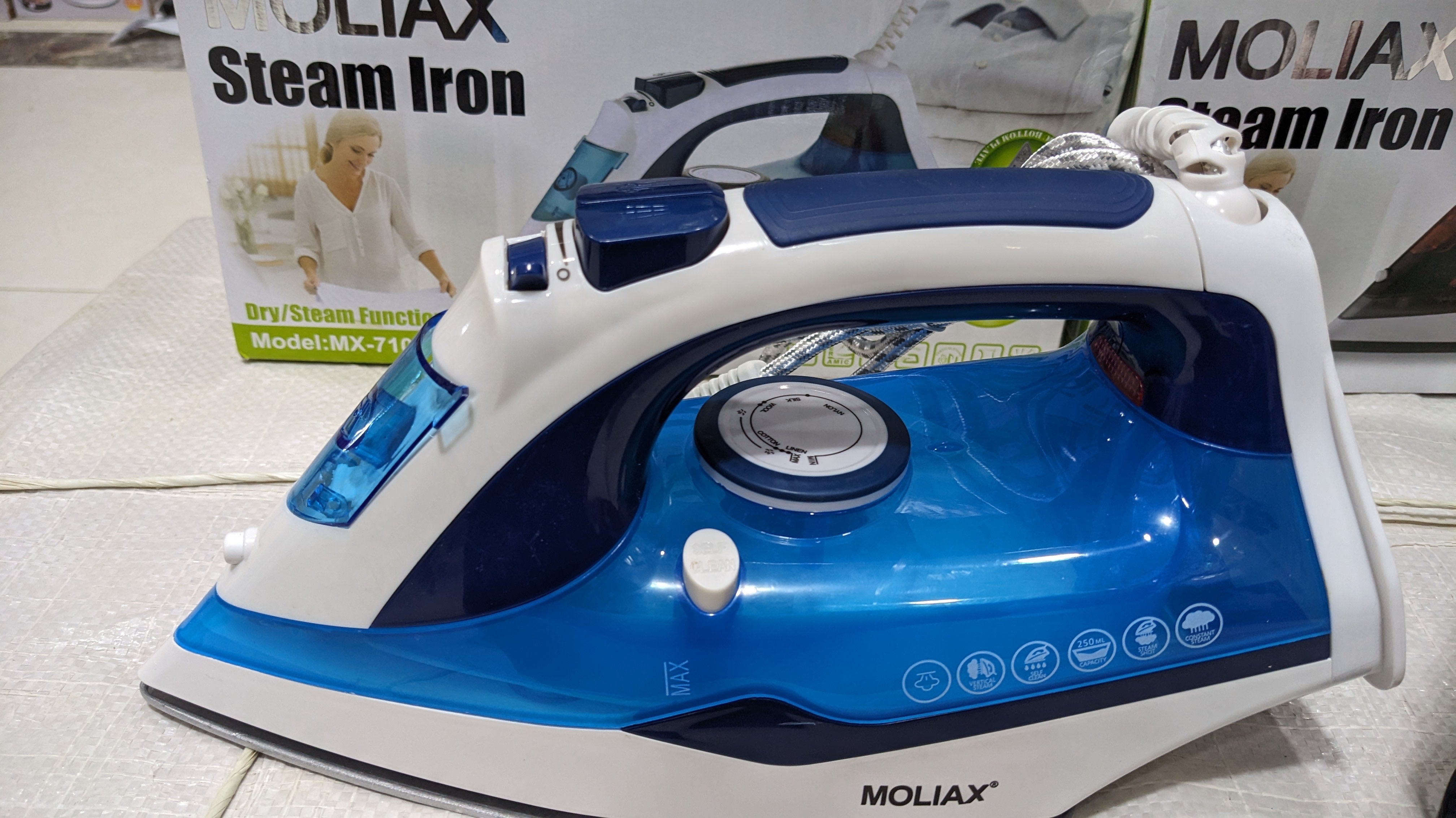 MOLIAX STEAM IRON 2200W FULLY AUTOMATIC